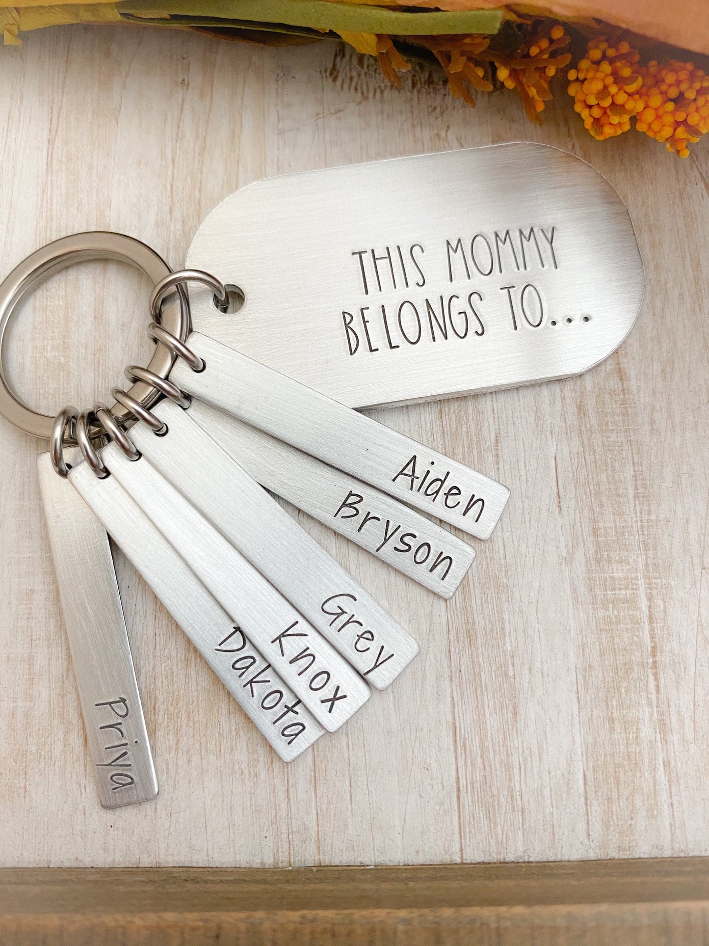 mommy keychain--kids name keychain--christmas gift--mothers day--personalized gift--mothers jewelry--personalized keychain